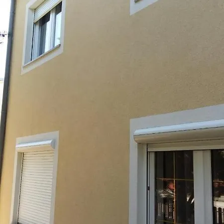 2br Hedvig 자드라보노